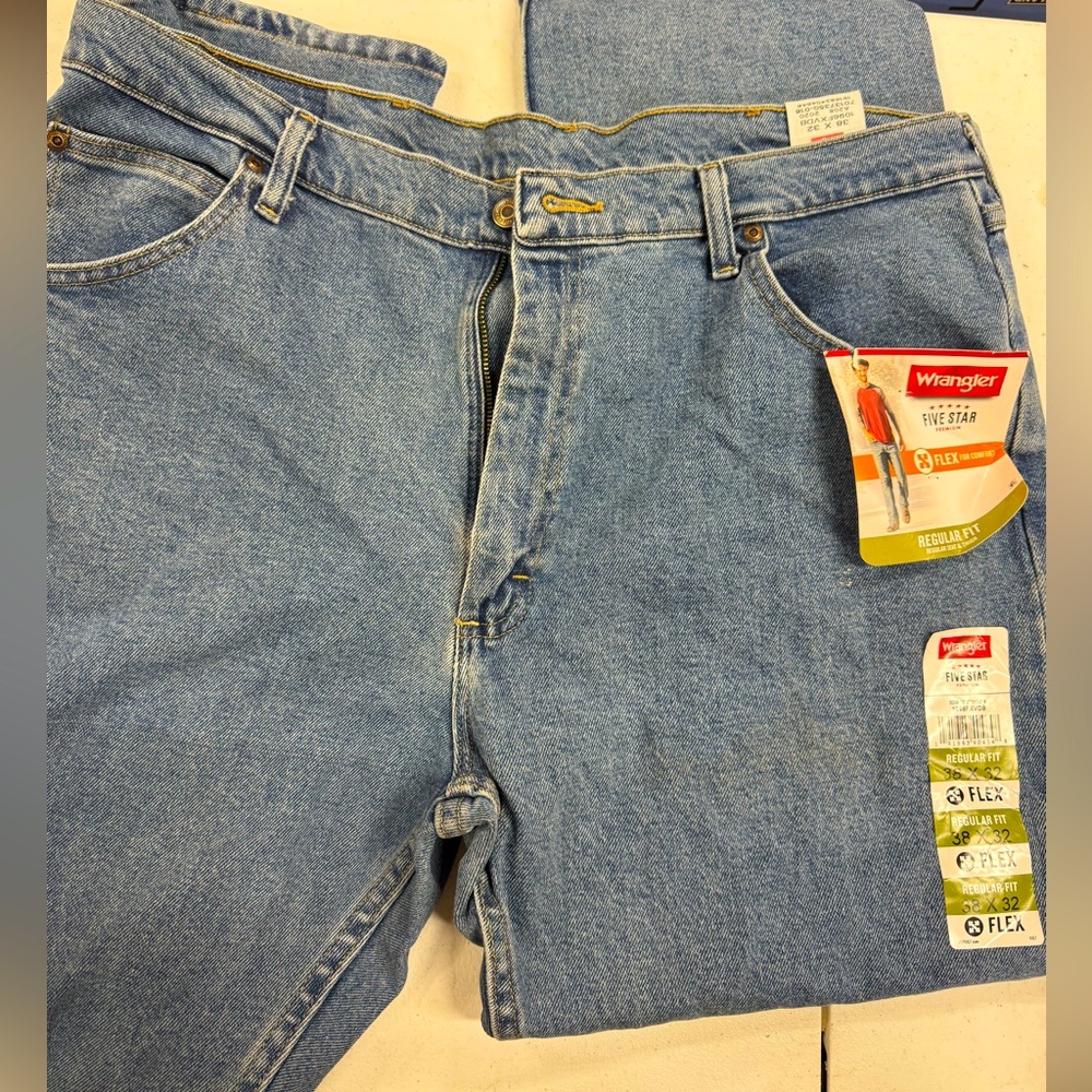 Men’s wrangler five star regular fit flex jeans - size 38x32